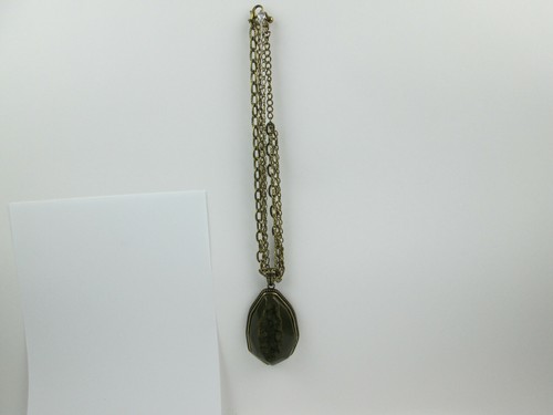 Beautiful Green Geode Shaped Pendent Necklace and Earring Set Gold Tone Necklace - Picture 9 of 11