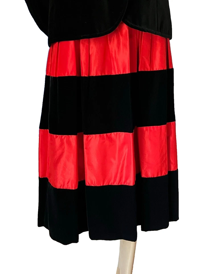 viktorianinisch Jackenkleid Seide Samt schwarz rot Kurbelstickerei Blazer Rock S - Bild 3 von 4