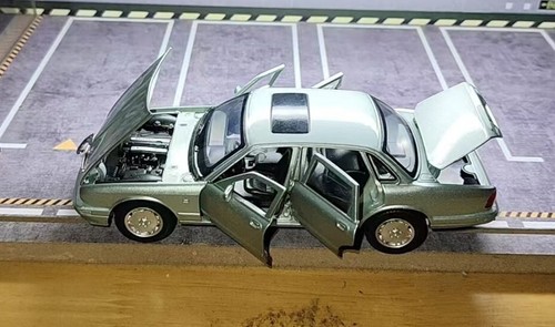 1/32 Jaguar XJ6 car model - Picture 4 of 4