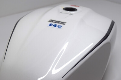 ホンダCB1100（S C65）14lタンク美品 2013-2016 Honda CB1100 ABS SC65 Fuel Tank Gas Petrol | White