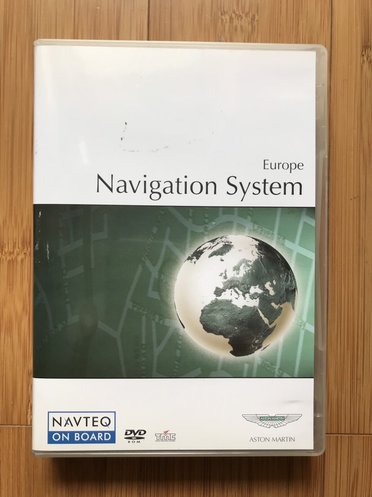 Disque GPS Aston Martin : roulez l'esprit libre avec la cartographie routière Europe mise à jour