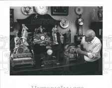 1992 Press Photo Bill Calvert sets his antique clocks for Daylight Savings Time