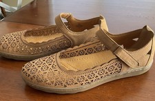 New Ladies Earth Shoes Size 9M Camel Leather Mary Jane Style