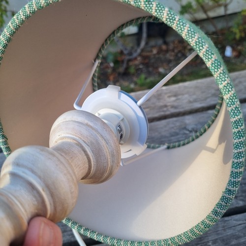 Pair Laura Ashley Tate Off White Wood Candlestick Table Lamp Bases Green Shades - Foto 14 di 21
