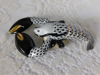 RARE HEREND HUNGARY FIGURINE - LOBSTER - BLACK FISHNET WITH GOLD ACCENTS - MINT