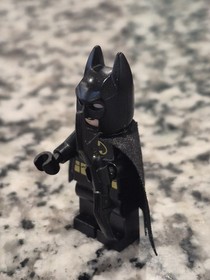 LEGO Minifigure DC Super Heroes BATMAN w/Cape & Batarang 