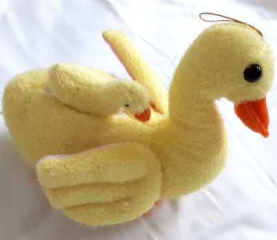 Mutter mit Kind Baby Ente ca. 22 cm super soft mit versteckbarem Entenkind NEU
