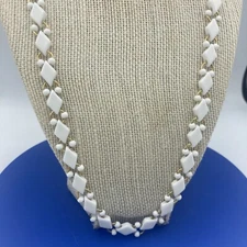 Trifari Necklace White Lucite Plastic Gold Tone Diamond Shaped On Rings 22”