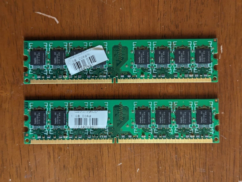 Hynix RAM 1GB + 1GB (2 GB tot) PC2-6400U SDRAM DDR2 667 MHz 240 Pin PC Desktop - Immagine 2 di 2