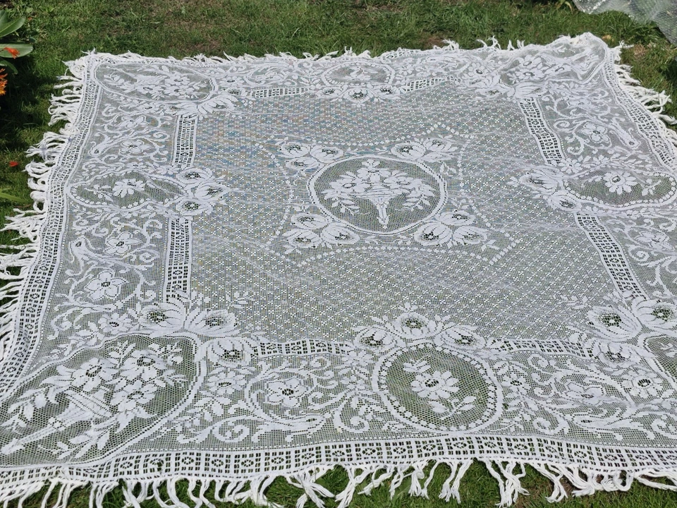 VINTAGE WHITE COTTON FILET TABLECLOTH COVER CURTAIN BASKET OF FLOWERS FRINGE - Image 3 of 4