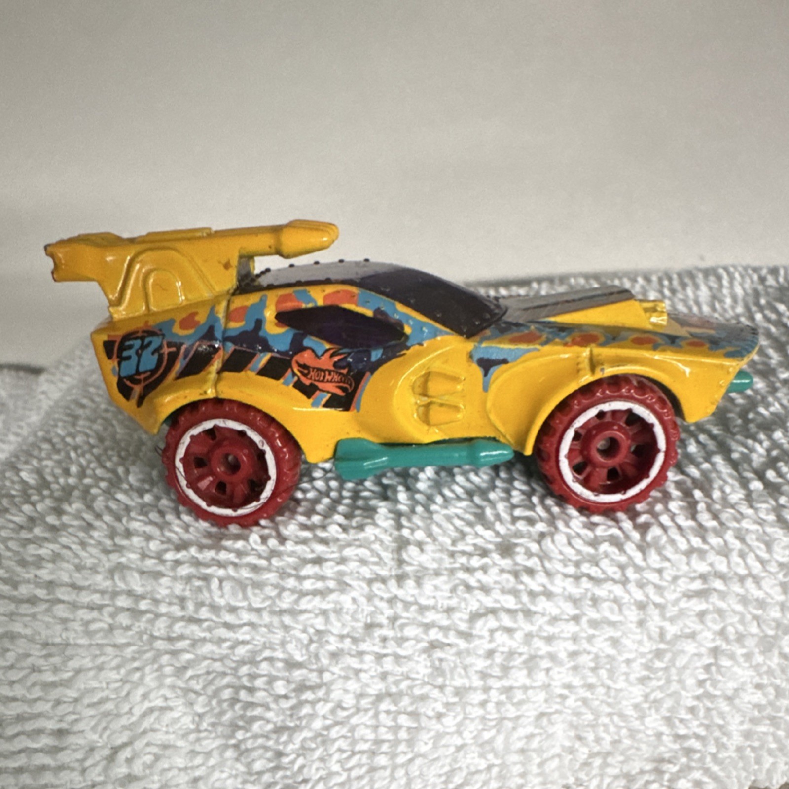 Hot Wheels Sting Rod II Yellow Blue Red 1:64 Diecast Car 2015