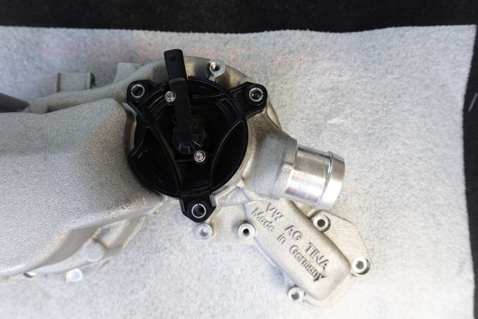 ENGINE COOLING THERMOSTAT HOUSING AUDI VW 0P2-121-406- B BENTLEY LAMBORGHINI URU