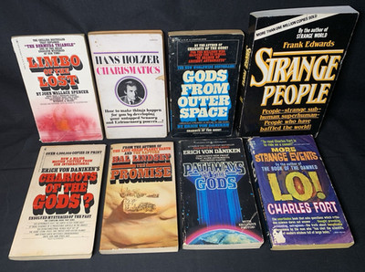 Vtg 8pc UFO Book Lot Erich von Daniken Chariots of the Gods Charles Fort Lo!