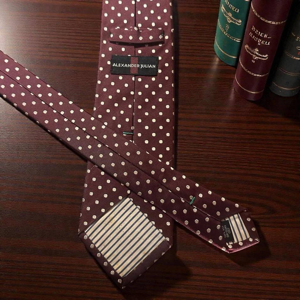 Corbata Alexander Julian Seda Borgoña Lunares Patrón Clásico 56x31/4 Ropa de Hombre Foto 2 de 4