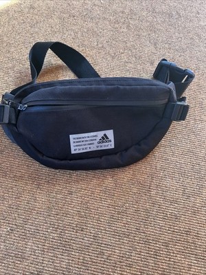 Adidas Bauchtasche Umhängetasche Schwarz  The Brand with The Three Stripes 