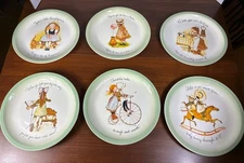 Green Rim Holly Hobbie Vintage Collector's Edition Plates 10.5" Set Of 6 1972
