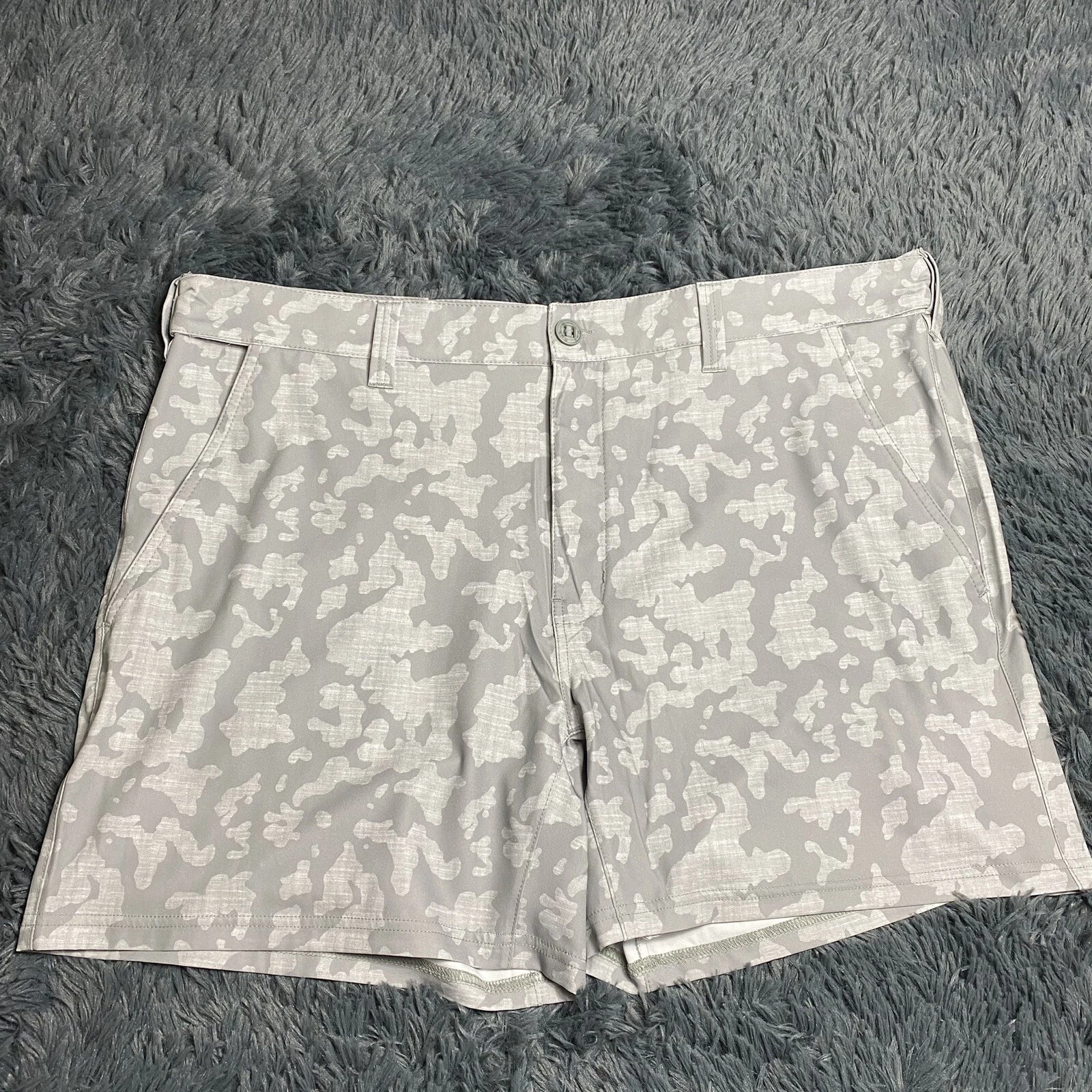Huk Shorts Mens Pursuit Running Lakes Performance Fishing Outdoor Camo Gray XXL