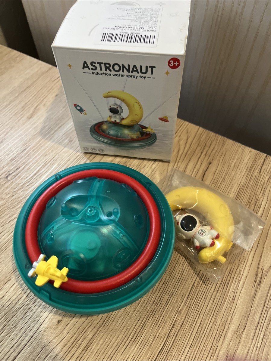 Astronaut Spray Water Toy Baby Bath or Pool Toy Ages 3+ NEW