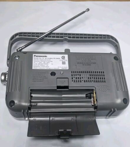 Panasonic RF-2400D WORKING Portable AM/FM Radio Battery Power w/o NO AC CORD - Picture 2 of 6