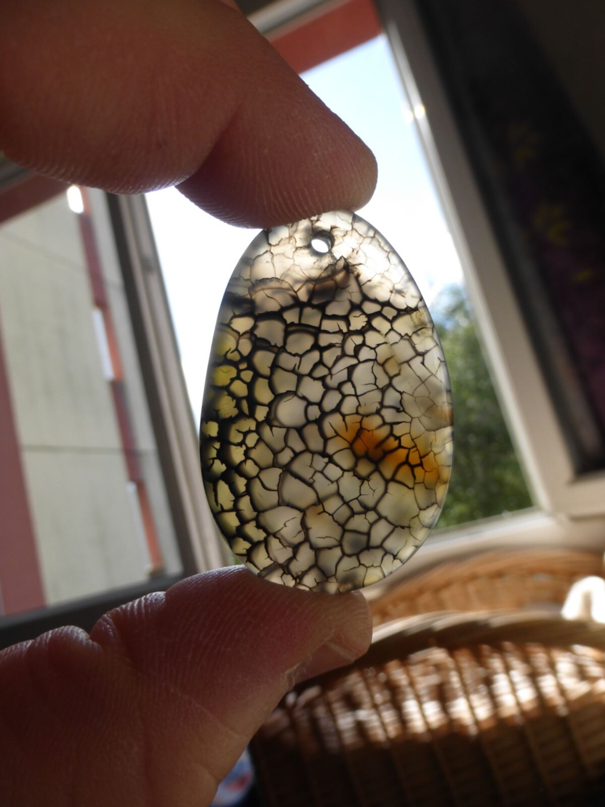 Pendentif larme en agate jaune transparent, le bijou bohème pour vos soirées