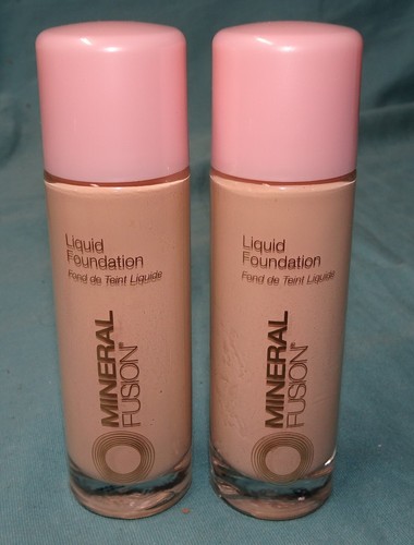 LOT OF 2 NEW = Mineral Fusion Liquid Foundation Warm 1 Fair 1 fl oz. New in Box - Picture 7 of 11