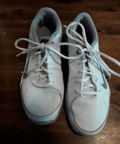 Nike Training Womens White SZ 7.5 Sneakers FAST SHIPPING😁 - Picture 3 of 9