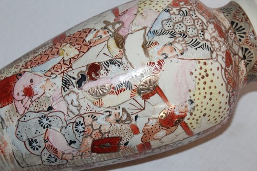 Antique Japanese Pottery Moriage Satsuma Vase Men Women Children - 第 8/12 張圖片