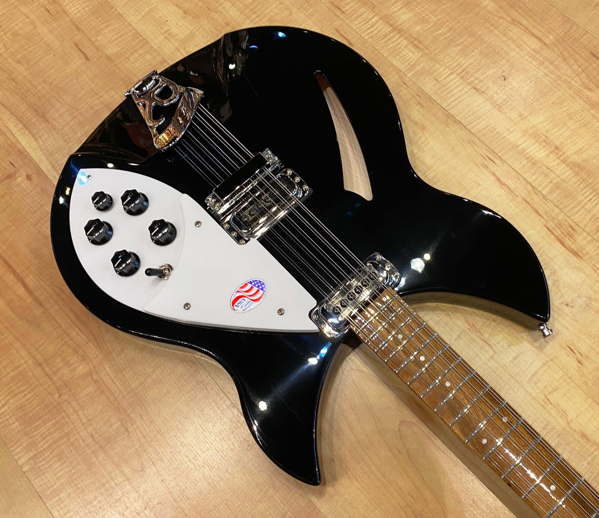 ギター Rickenbacker 330 Jetglo 513651000084000-04-2000x2000.jpg