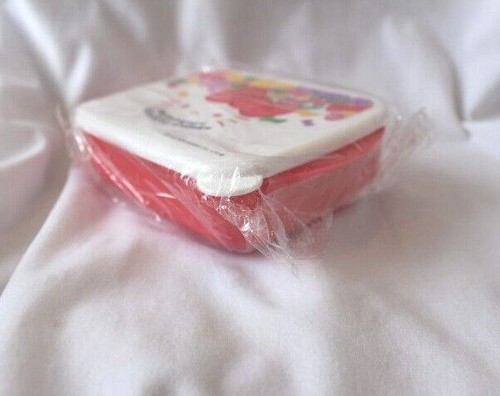 Sanrio Hello Kitty 35th Anniversary lunch box NEW 600ml - Picture 3 of 3