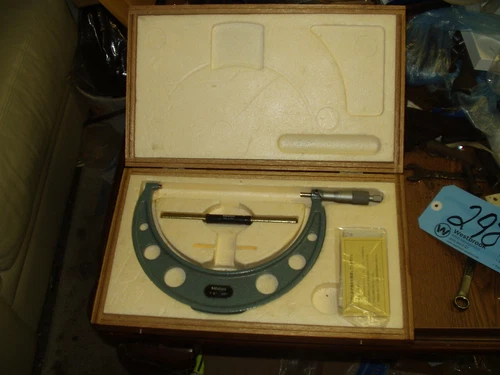 Mitutoyo 103-184 Outside Micrometer 7-8" .0001" Graduation With case & Standard