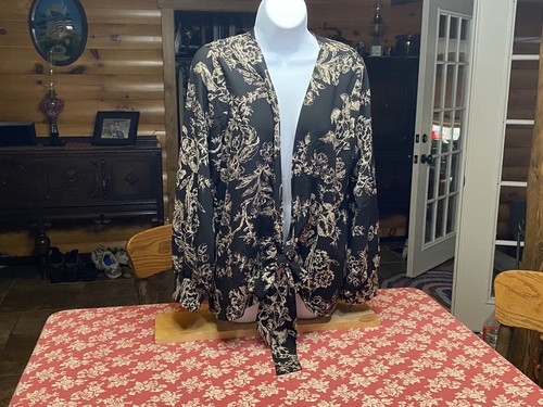 West Kei StitchFixLong Sleeve Top Blouse Tie Front Black Floral Size Medium NWOT - Picture 2 of 10