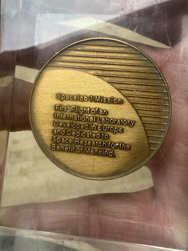 Vintage Spacelab 1 NASA ESA Space Shuttle Columbia Medal Lucite Briefbeschwerer - Bild 6 von 6