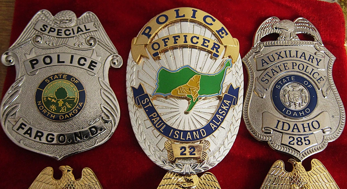 obsolete police badges, Convolut 6 x Abzeichen + 1 x patch