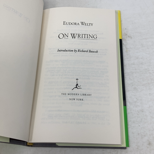 On Writing by Eudora Welty HC First Edition Like New 2002 - Picture 4 of 7