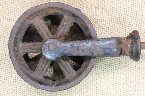 Old Double Screw Pulley 2 1/2” Spoke Wheel Rustic Cast Iron Vintage Barn find - Picture 11 of 12
