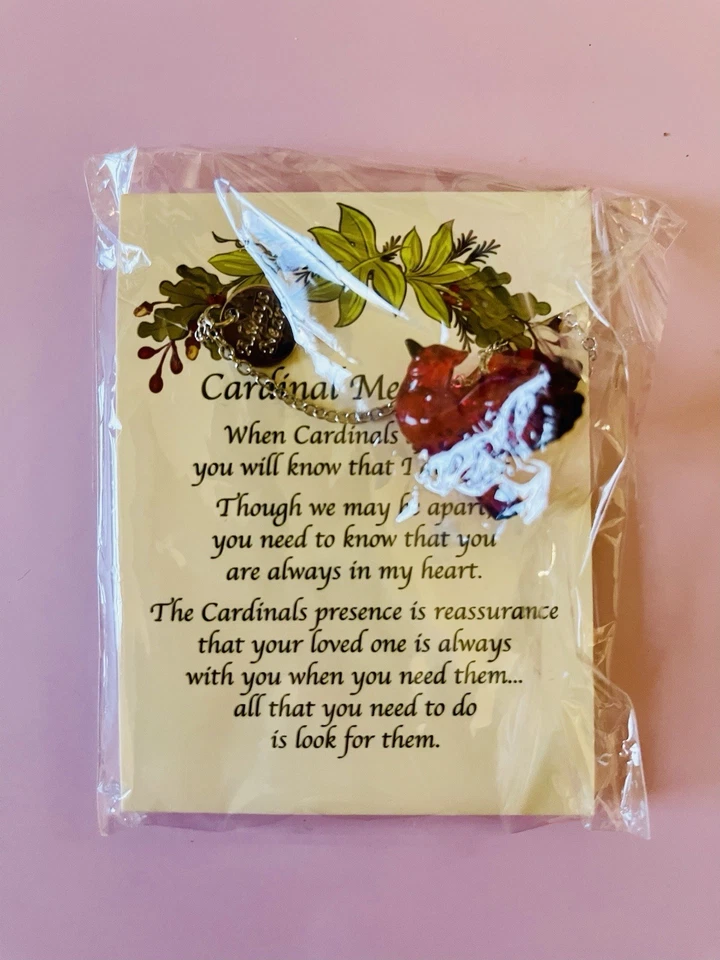 Collar Mensajero Cardinal Gretchen’s Hallmark Foto 2 de 4