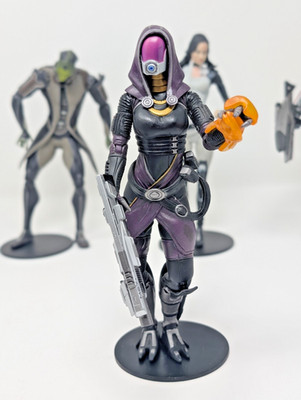 Mass Effect Action Figure Tali Zorah Collectible Figure w/ stand Big Fish