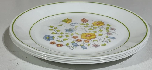 Four Vintage Corelle SPRING MEADOW 10.25” Dinner Plates. Pre-owned.