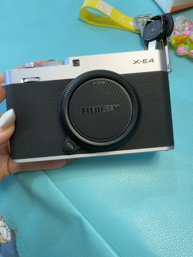 Fujifilm X-E4 Mirrorless Digital Camera in Silver with English Menu