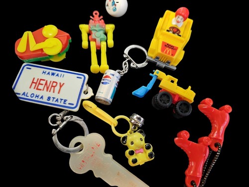 Vintage 1970s 80s Girls Room Junk Drawer Lot Goody Russ Post Cereal Key Chains - Picture 9 of 22