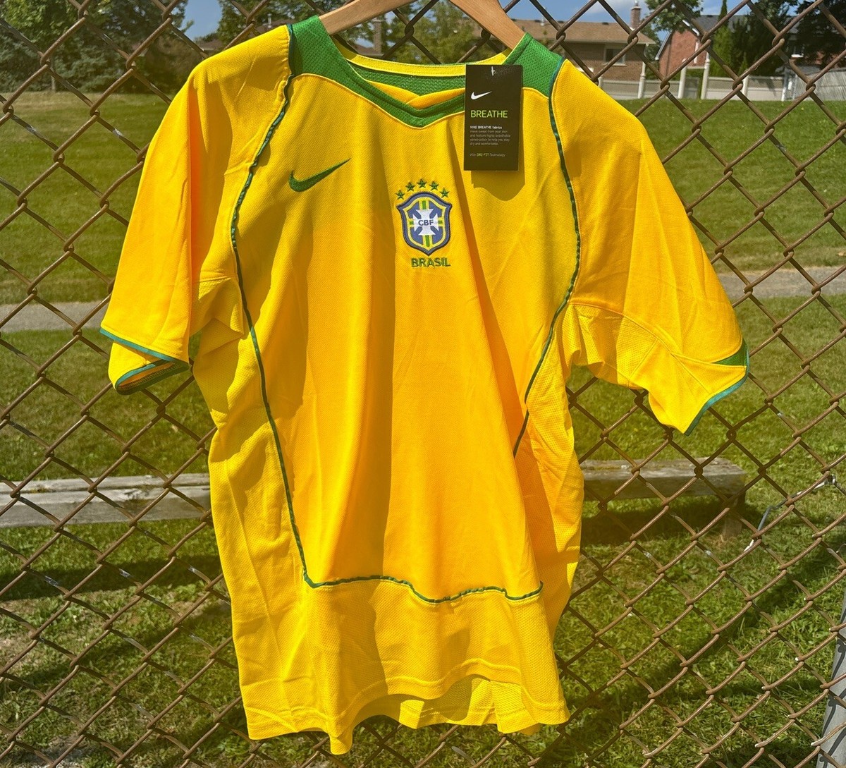 Vintage 2004's CBF Brazil Soccer/Futbol Jersey/Kit Size XL