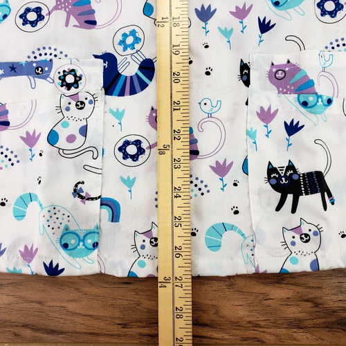 Butter Soft Women's Scrub Top Size S White Colorful Cats V-Neck Vet Tech Medical - Picture 6 of 7