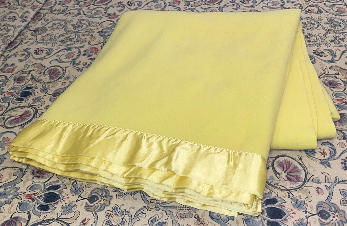 Fieldcrest Touch of Class Yellow Satin Trim Queen 78x88 Blanket