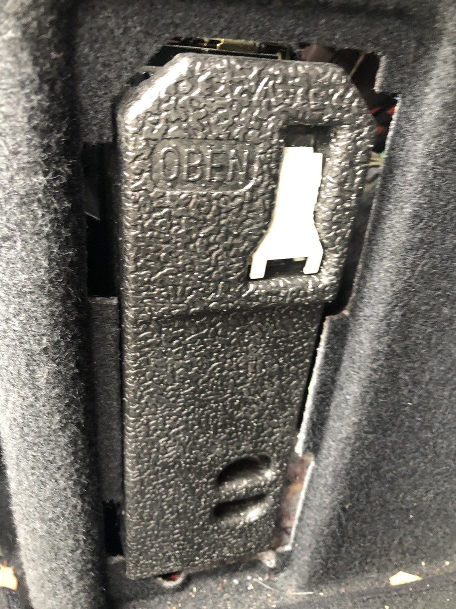 01-07 Mercedes W203 C230 TRUNK DRIVER/LEFT FUSE BOX RELAY COVER.