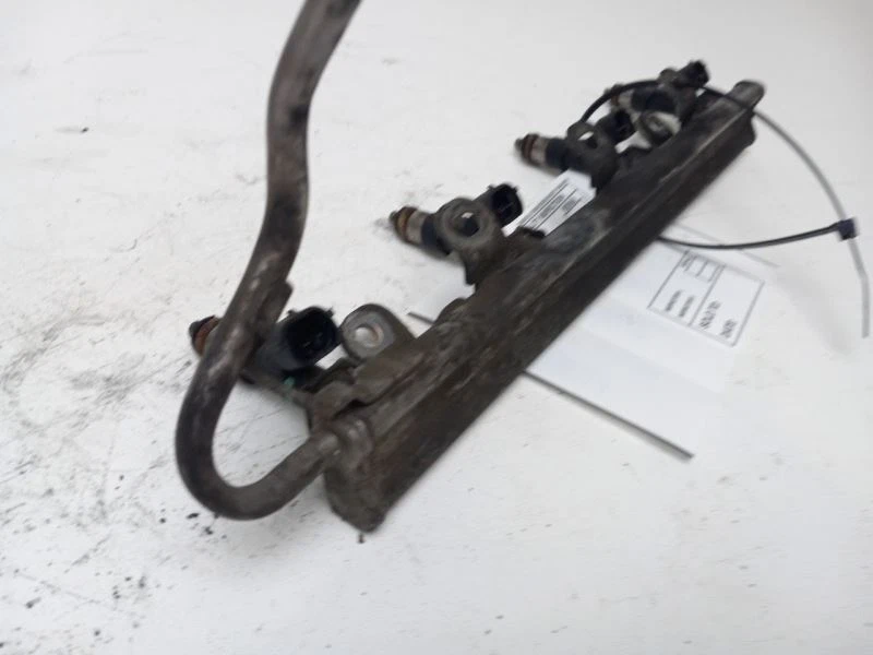 Nissan Rogue Fuel Rail 2008-2015 Foto 2 de 4