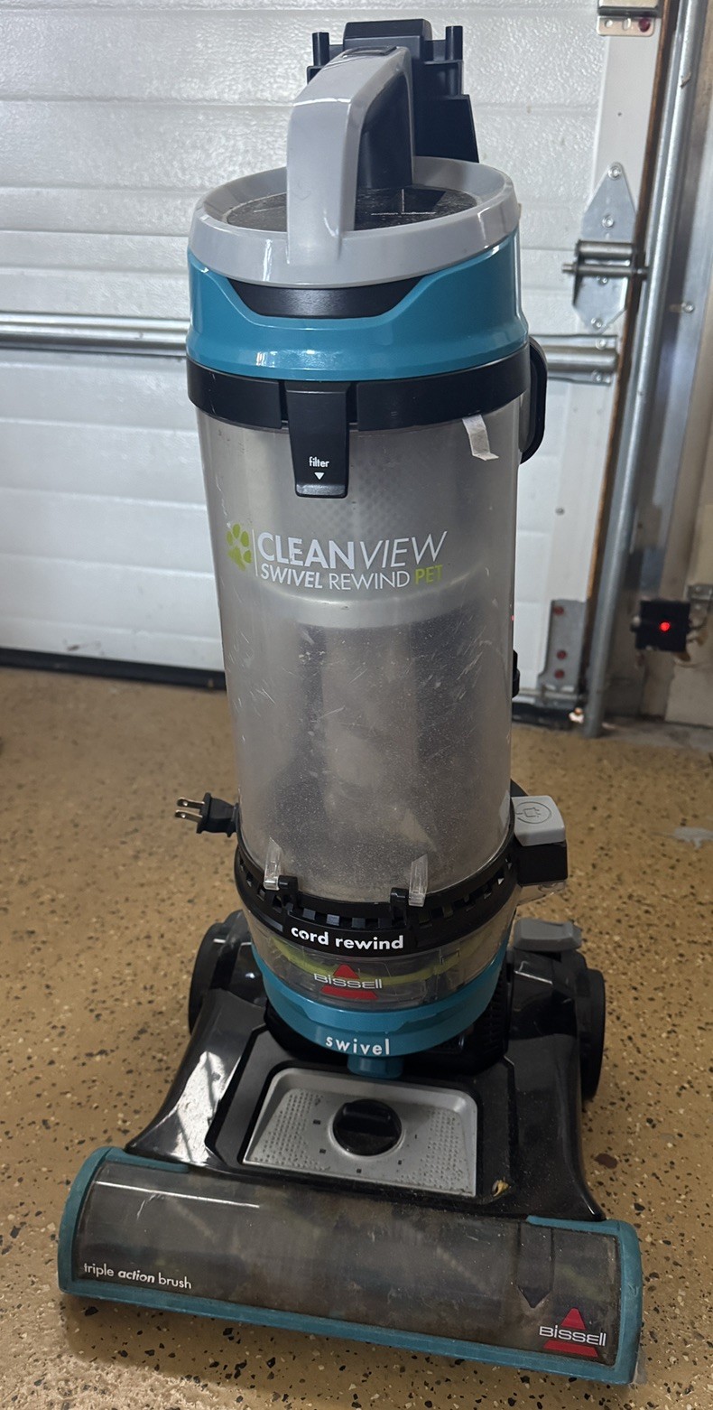 BISSELL - CleanView Swivel Rewind Pet Reach Upright Vacuum - Silver with Elec