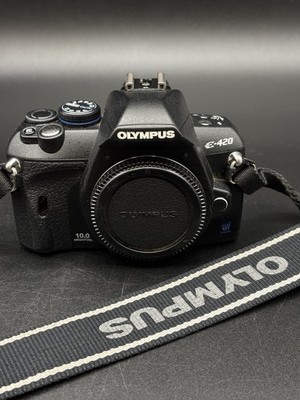 Olympus E-420 / EVOLT E-420 / DSLR / 10MP / Nur Gehäuse