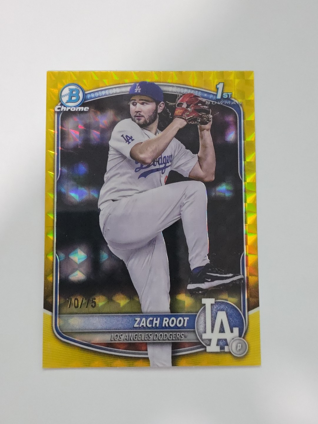 ZACH ROOT 2025 BOWMAN CHROME DRAFT 1ST YELLOW GEOMETRIC REFRACTOR /75 DODGERS