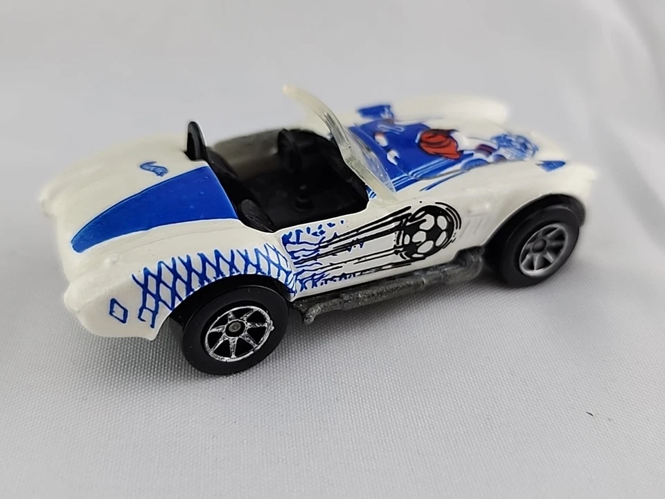 1965 Shelby Cobra родстер белый Hot Wheels Ford масштаб 1/64 A1 - Изображение 2 из 4