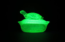 Boyd Art Glass 5 Turtle on Nest in Vaseline Uranium Glows